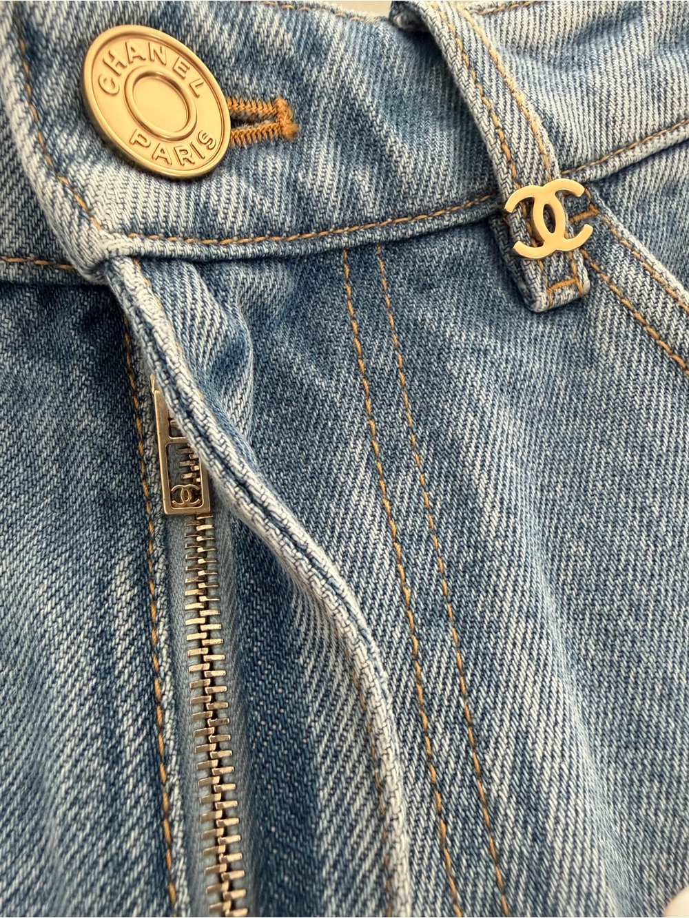 CHANEL 26A CC BLUE WASH BAGGY JEANS SIZE FR 36 / US 4 NWTS! - Picture 15 of 16
